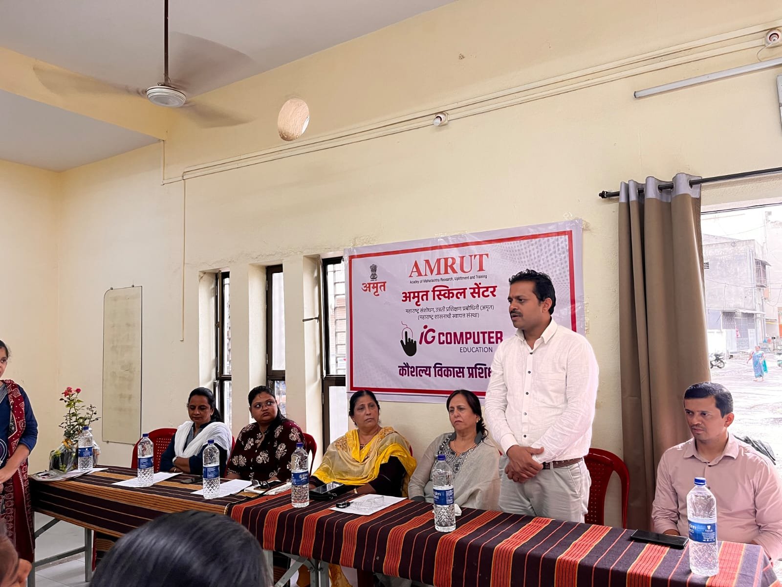 कोल्हापूर गांधीनगर येथे अमृतच्या 'ग्लॅमर बॅच'चा यशस्वी समारोप; प्रशिक्षणार्थींना शासनमान्य प्रमाणपत्रांचे वितरण अतिरिक्त फोटो