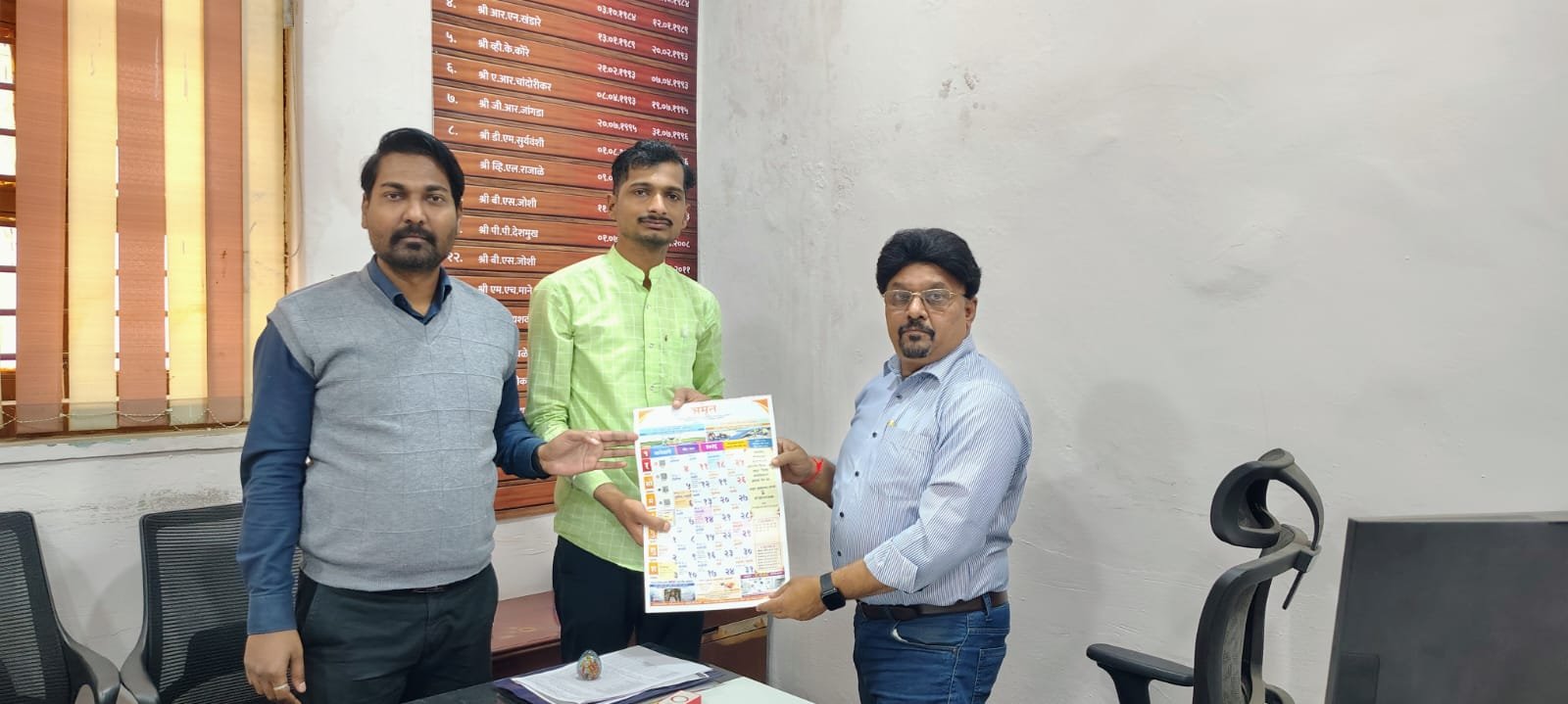 लातूर जिल्हा उद्योग केंद्राचे महाव्यवस्थापक प्रवीण खडके यांना देण्यात आली अमृत संस्थेची माहिती