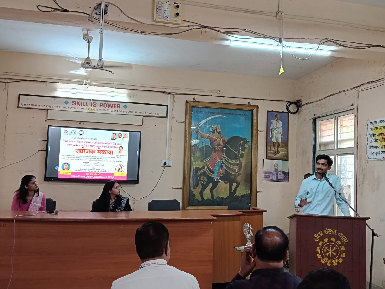 लातूरमधील उद्योजक मेळाव्यात अमृत संस्थेच्या योजनांचा जागर