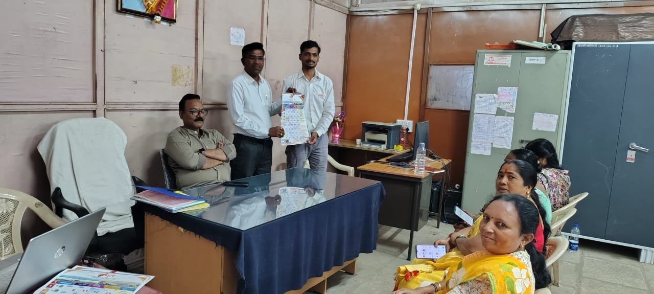 महिला आर्थिक विकास महामंडळात झाले अमृत दिनदर्शिकेचे कौतुक अतिरिक्त फोटो