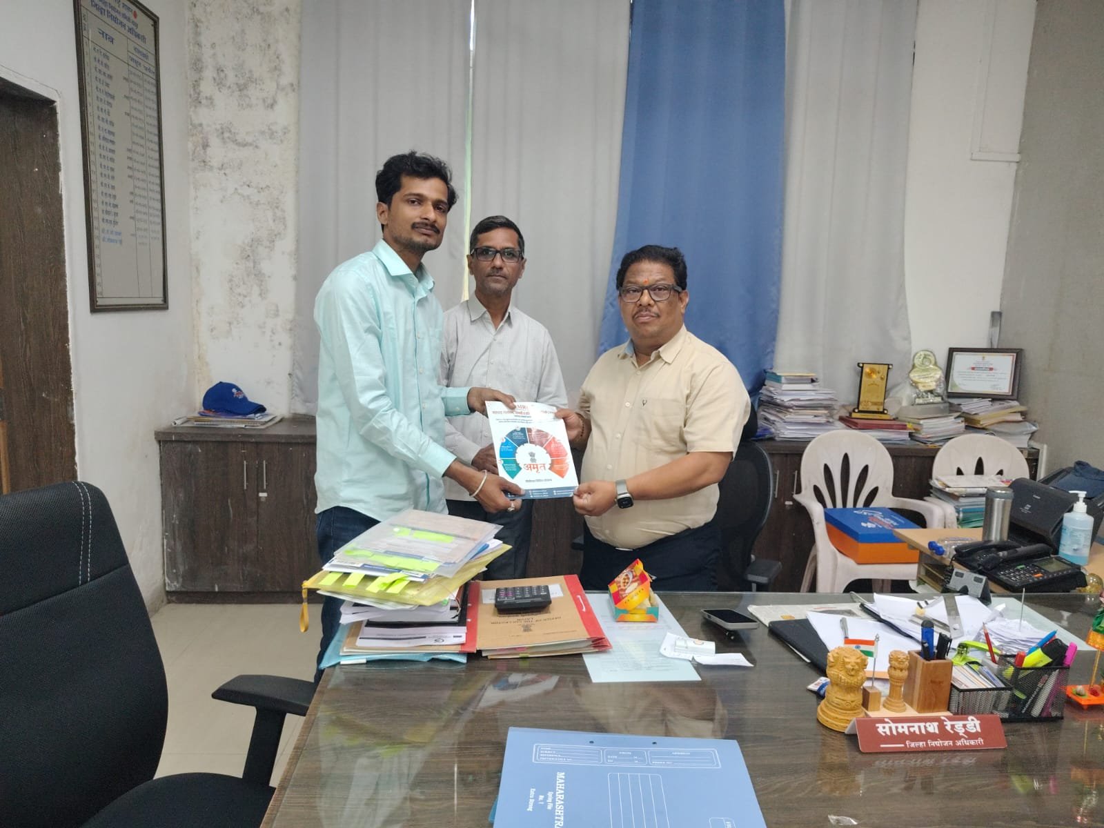 अमृत संस्थेच्या योजनांचे लातूरच्या उपजिल्हाधिकाऱ्यांकडून कौतुक अतिरिक्त फोटो