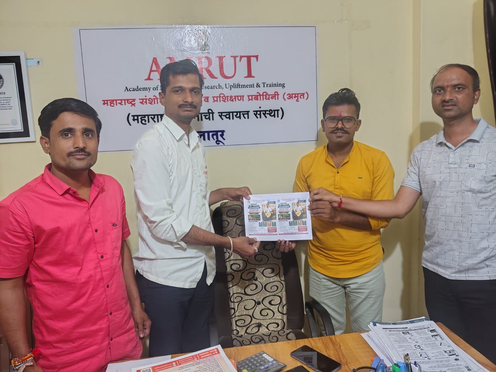 लातूर अमृत कार्यालयास ग्रामीण श्रमिक प्रतिष्ठानच्या स्वाधार केंद्राची भेट; लक्षित गटातील अंध-अपंगांच्या स्वयंरोजगार व सक्षमीकरणावर चर्चा अतिरिक्त फोटो