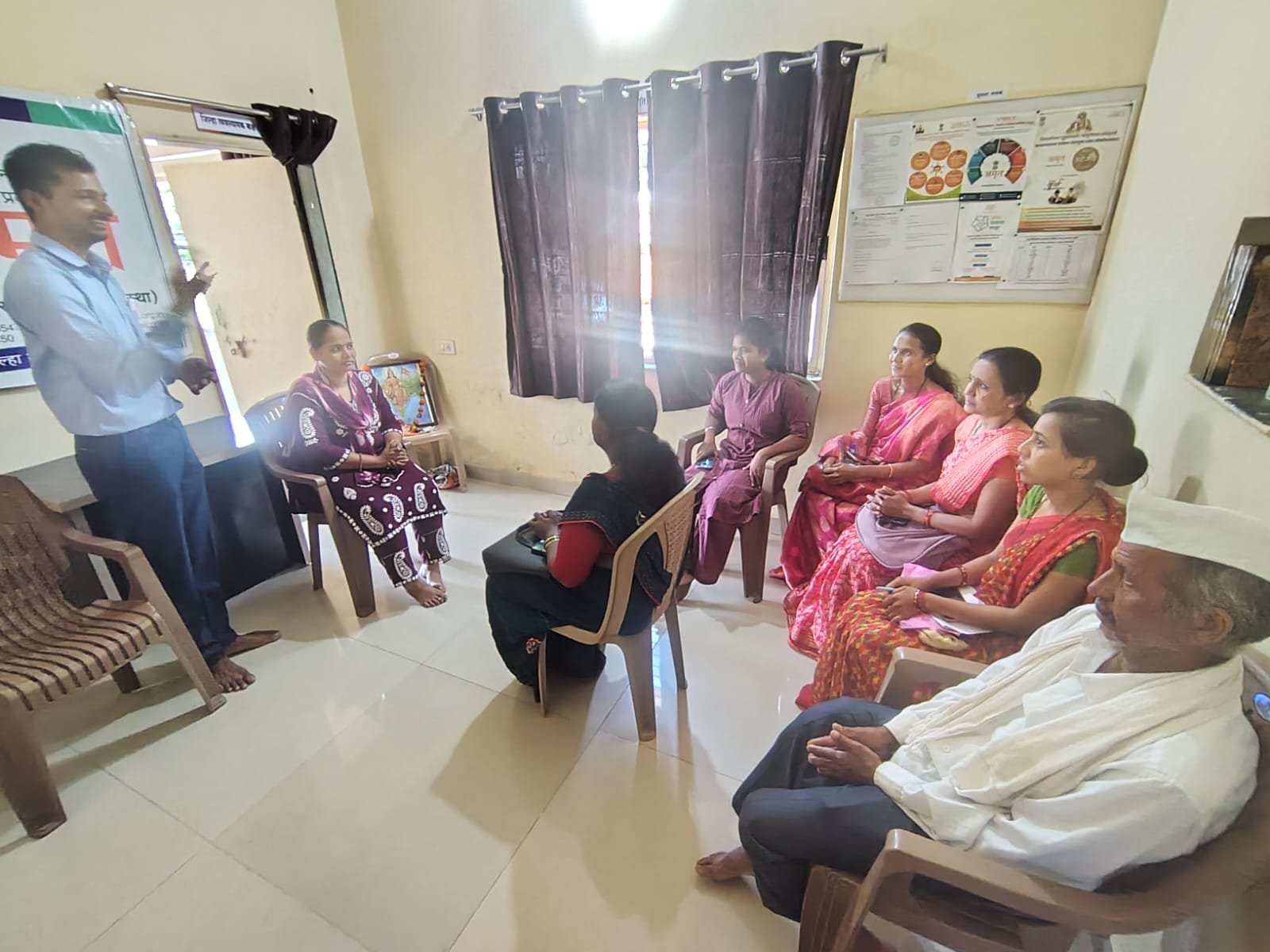 अमृतच्या योजनांचा जनजागृतीसाठी अनुलोम सरसावले; अमृतपेठ थेट बाजारपेठेच्या प्रचाराला वेग अतिरिक्त फोटो