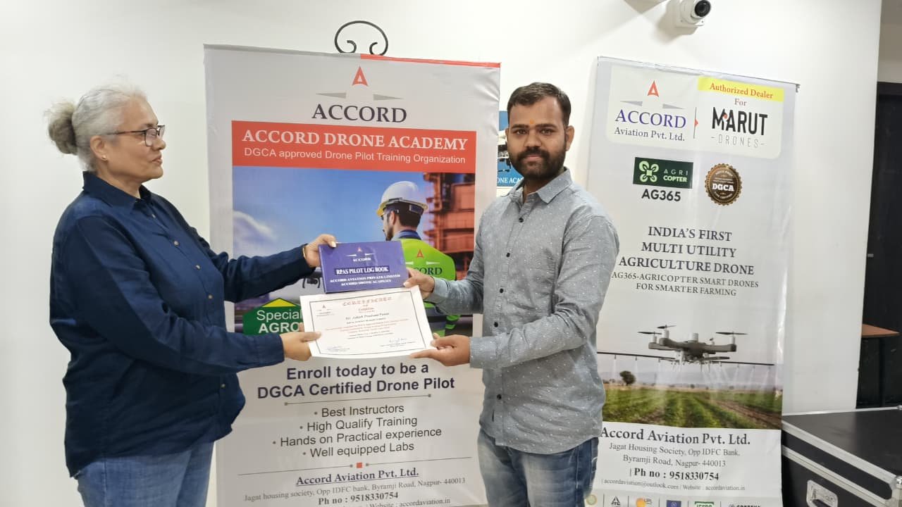 अमृत संस्थेकडून प्रशिक्षण घेऊन नांदेडमधील आशिष पांडे झाले ड्रोन पायलट
