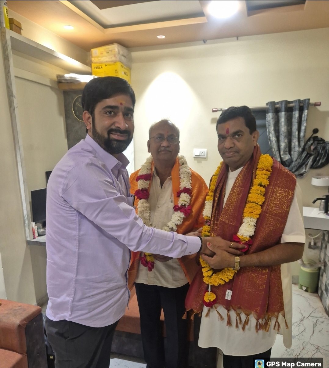 दर्पणरत्न पुरस्काराबद्दल उमरी येथील पत्रकार नरेंद्र येरावार यांचा अमृत संस्थेतर्फे सत्कार अतिरिक्त फोटो