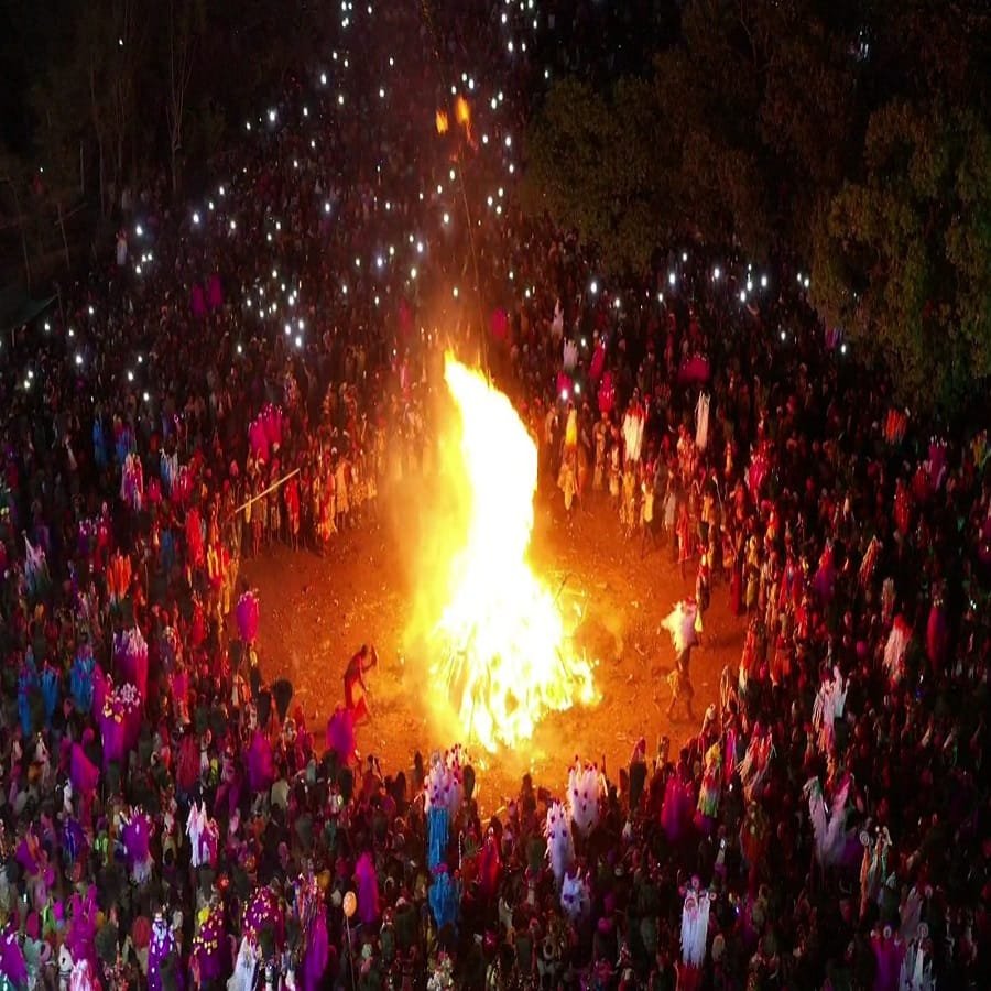 नंदुरबार जिल्ह्यातील राजवाडी होळी