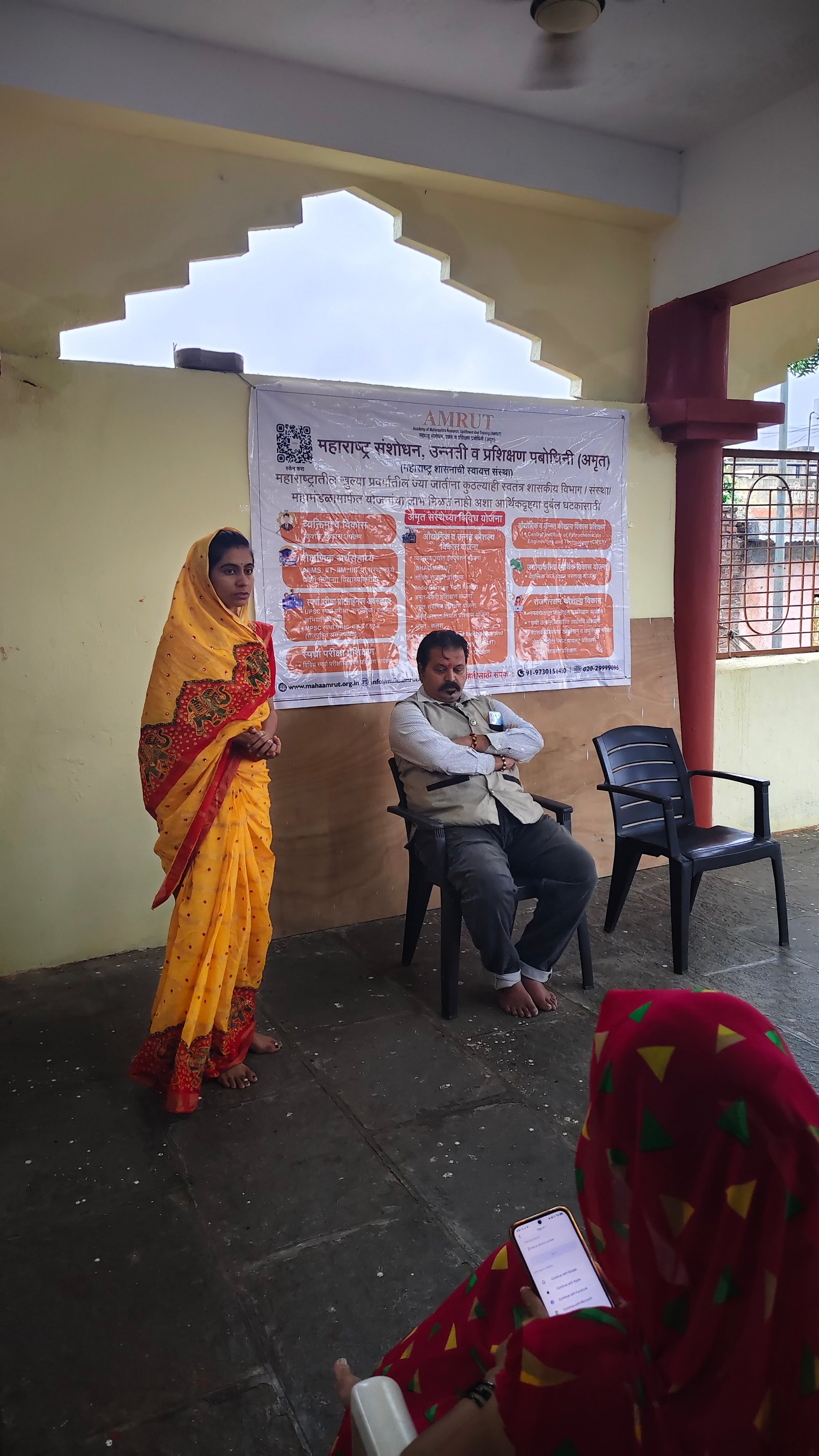 शहादा तालुक्यात आरी वर्क प्रशिक्षणाला झाली सुरवात अतिरिक्त फोटो