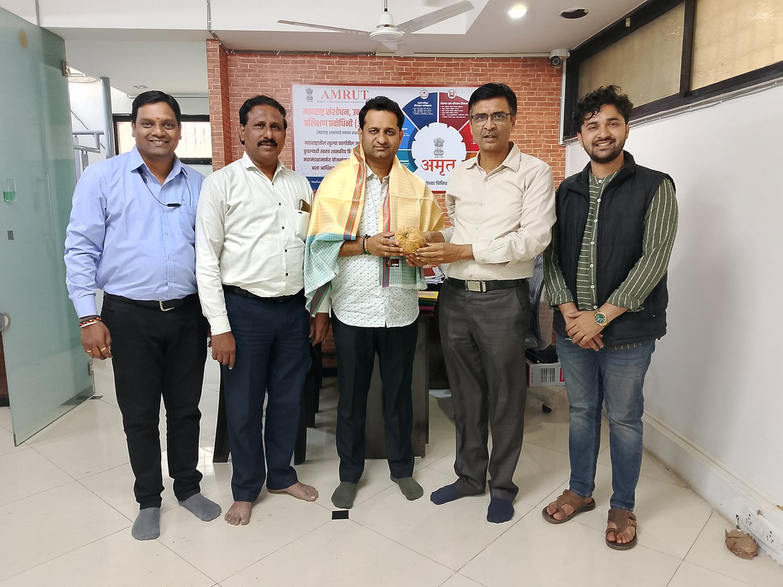 नाशिकचे नवनिर्वाचित नगरसेवक अजिंक्य साने यांचा अमृत संस्थेतर्फे सन्मान अतिरिक्त फोटो