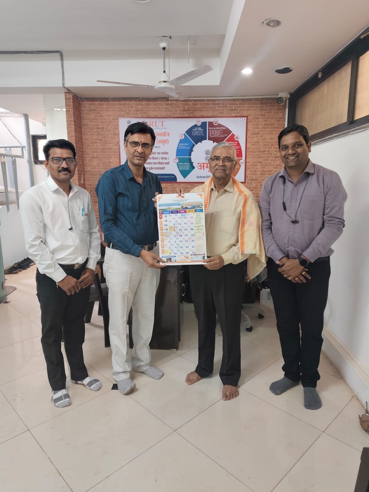 ज्येष्ठ अर्थतज्ज्ञ सीए डॉ. विनायक गोविलकर यांच्याकडून अमृत संस्थेच्या योजनांची प्रशंसा अतिरिक्त फोटो