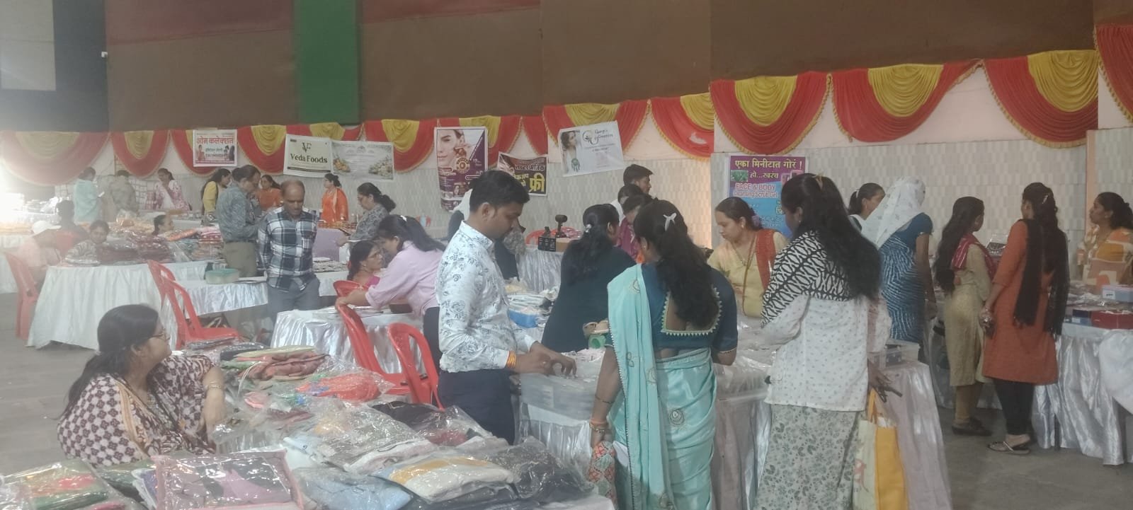 जिल्हा संघचालक कांकरिया यांच्या हस्ते मालेगावमधील पहिल्या अमृतपेठ थेट बाजारपेठेचे उद्घाटन अतिरिक्त फोटो