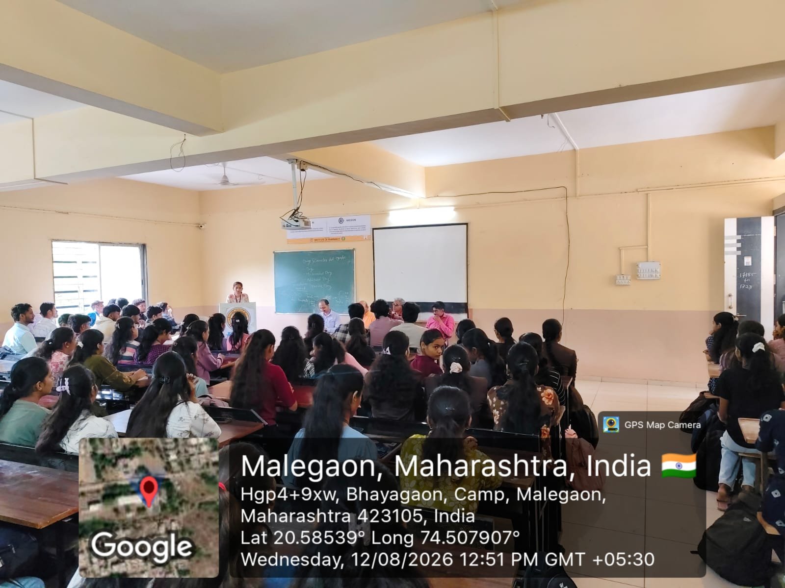 अमृत पराक्रम दिनानिमित्त मालेगाव येथील के. बी. एच. एस. एस. ट्रस्टचे इन्स्टिटयूट ऑफ फार्मसी येथे व्याख्यान आयोजन अतिरिक्त फोटो