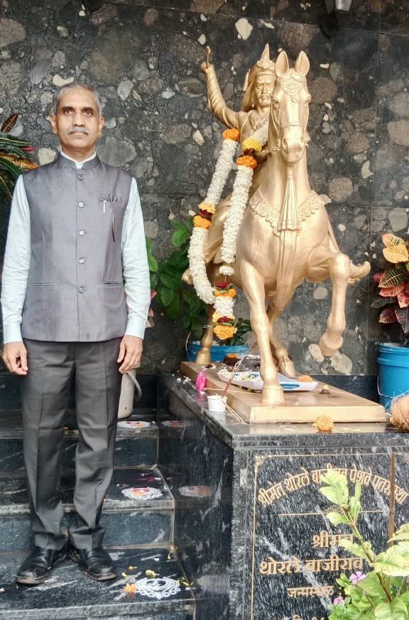 महाराष्ट्र संशोधन, उन्नती व प्रशिक्षण प्रबोधिनी (अमृत) चे माननीय व्यवस्थापकीय संचालक श्री. विजय जोशी यांची श्रीमंत थोरले बाजीराव पेशवे नागरी सहकारी पतसंस्था मर्यादित,डुबेर यांच्या प्रशासकीय कार्यालयास सदिच्छा भेट. अतिरिक्त फोटो