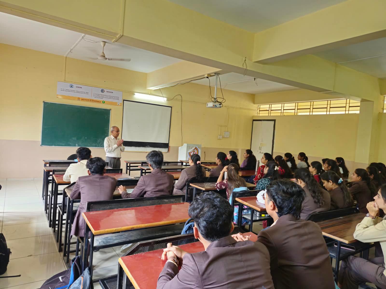 मालेगावात के. बी. एच. एस. एस. फार्मसी कॉलेजमध्ये ‘विश्वबंधुत्व पंधरवडा’ उत्साहात साजरा अतिरिक्त फोटो
