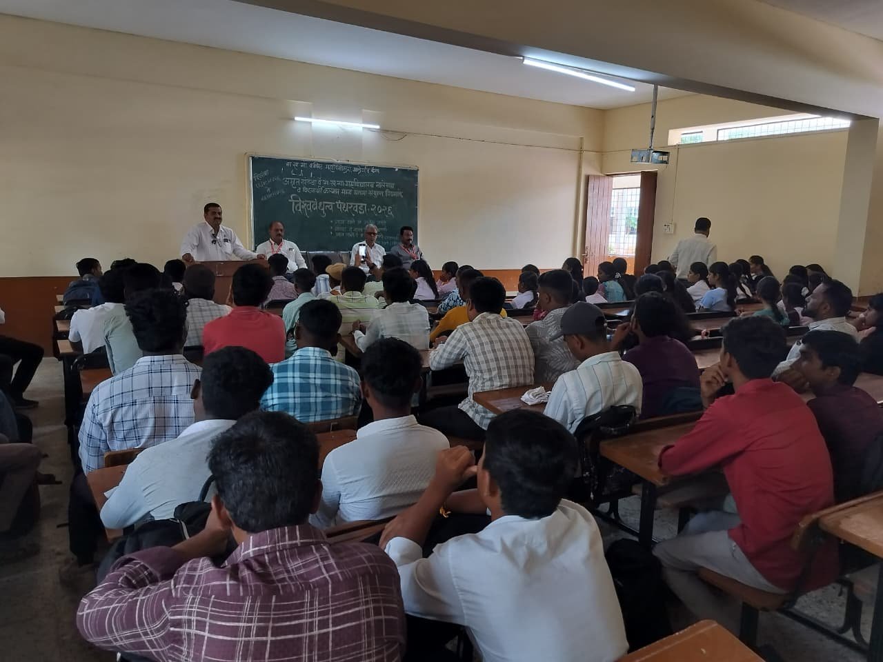 मालेगाव (जि.नाशिक) येथे म. स. गा. महाविद्यालयात विश्वबंधुत्व  पंधरवड्यानिमित्त व्याख्यानाचे आयोजन  अतिरिक्त फोटो