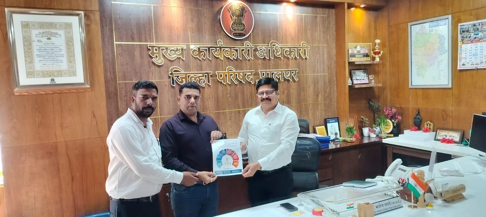 पालघरचे मुख्य कार्यकारी अधिकारी मनोज रानडे यांच्याकडून अमृत संस्थेच्या कार्याचे कौतुक