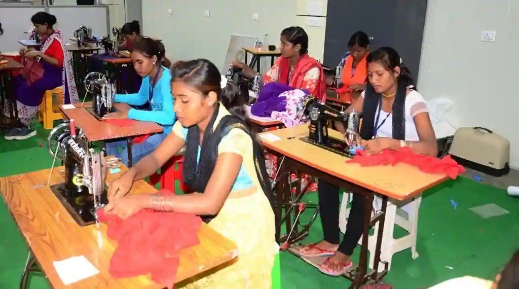 जिंतूरमध्ये अमृत संस्थेतर्फे चार जानेवारीपासून फॅशन डिझायनिंग प्रशिक्षण अतिरिक्त फोटो