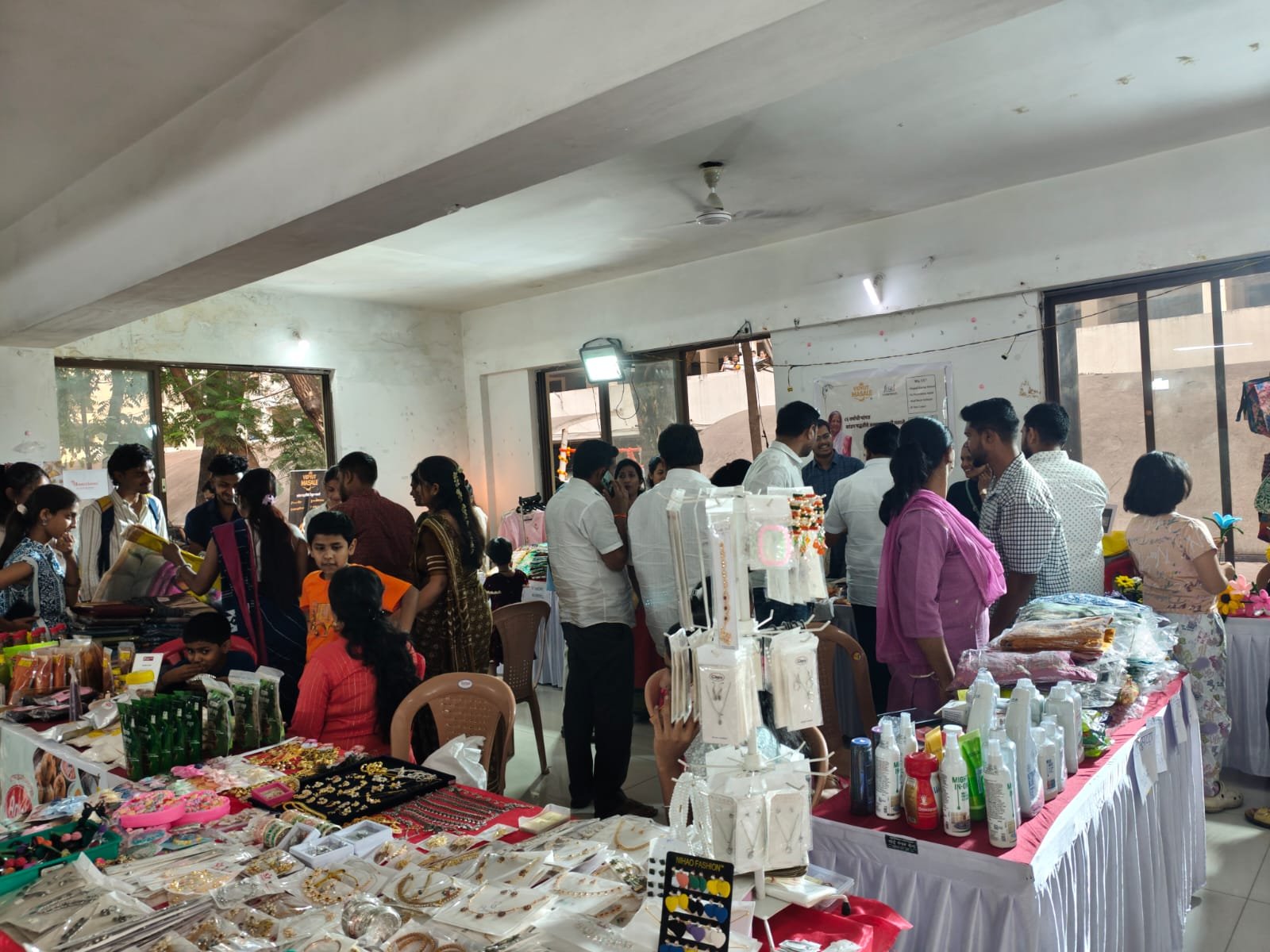 पुण्यातील अमृतपेठ थेट बाजारपेठेला उत्तम प्रतिसाद अतिरिक्त फोटो