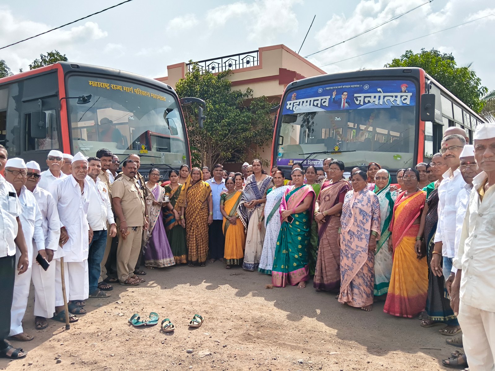 अमृत पर्यटन योजनेअंतर्गत पंढरपूर-अरण धार्मिक सहलीचा  उत्साहात प्रारंभ अतिरिक्त फोटो