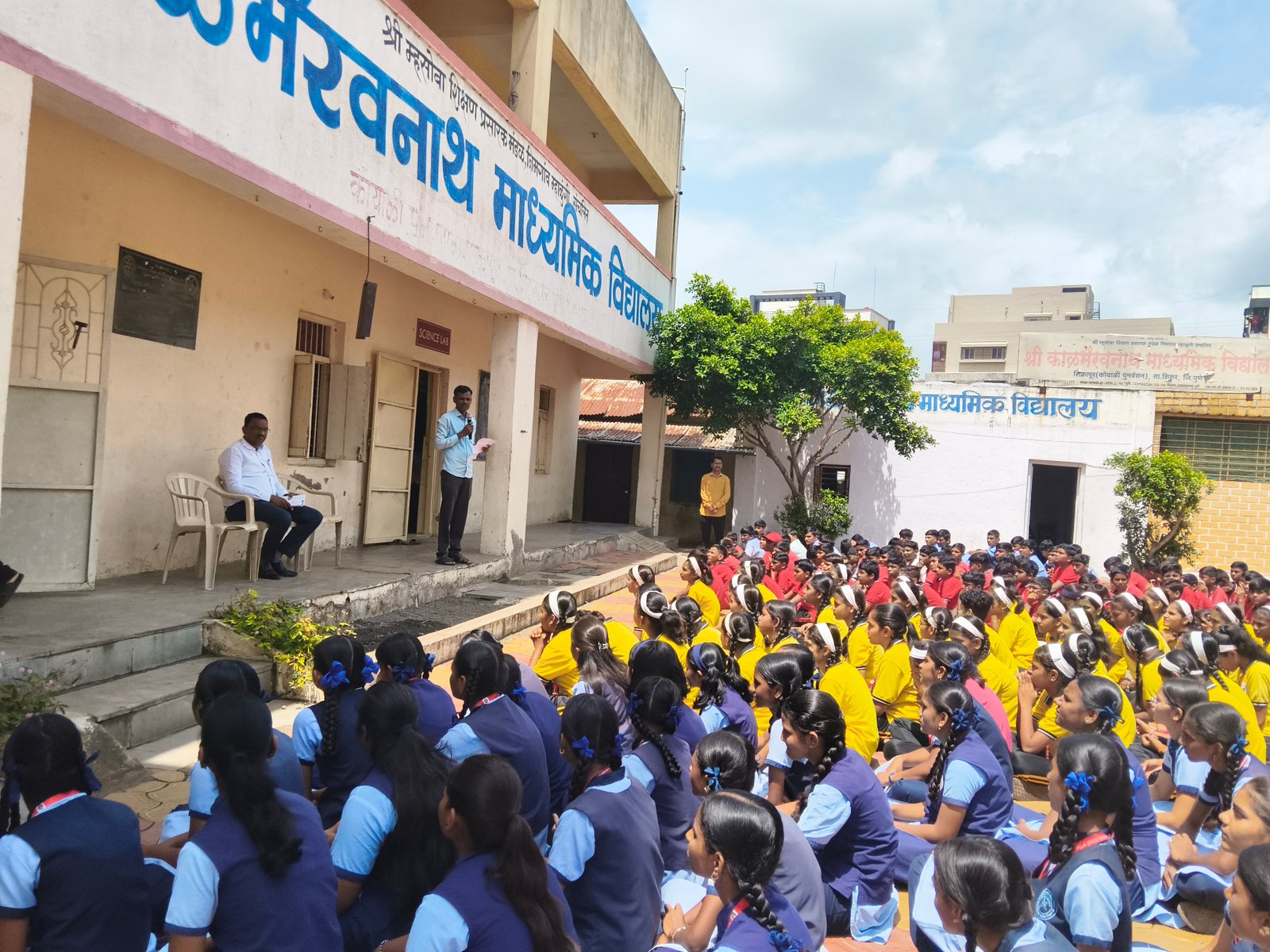 शिक्रापुर (जि.पुणे) येथील श्री काळभैरवनाथ महाविद्यालयात  अमृत पराक्रम दिनाच्या निमित्ताने आयोजित स्पर्धांची दिली माहिती  अतिरिक्त फोटो