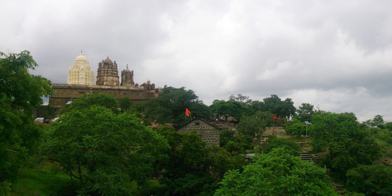 दगड बोलतात इथे...! भुलेश्वर महादेव मंदिरातील अप्रतिम शिल्पकलेची कहाणी अतिरिक्त फोटो