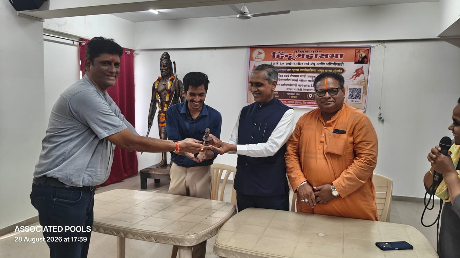 ब्राह्मण समाजातील नागरिकांना ‘अमृत’च्या योजनांची माहिती देण्यासाठी विशेष बैठकीचे आयोजन अतिरिक्त फोटो