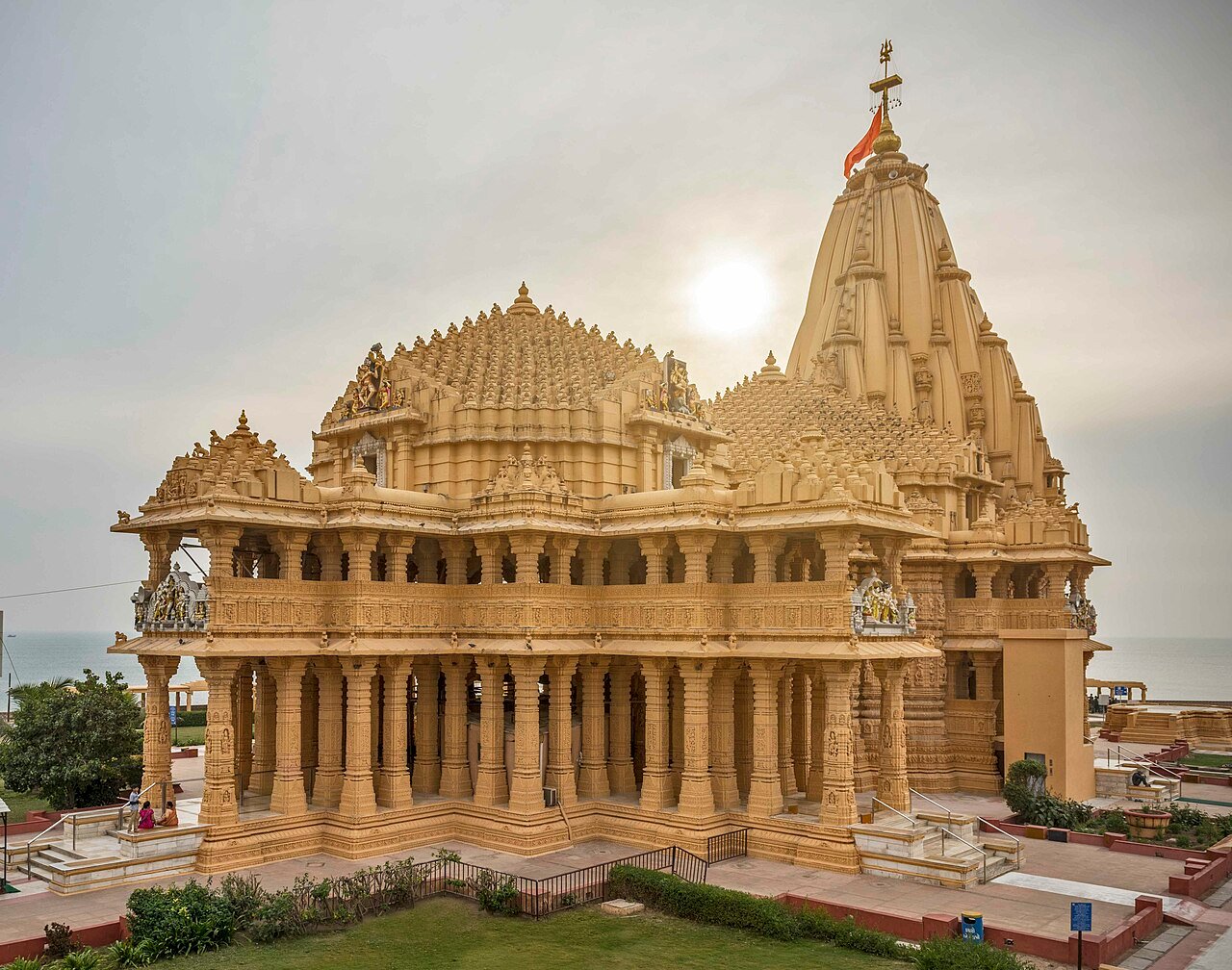 सोमनाथाची गाथा - भग्न दगडांपासून अखंड श्रद्धेपर्यंत...