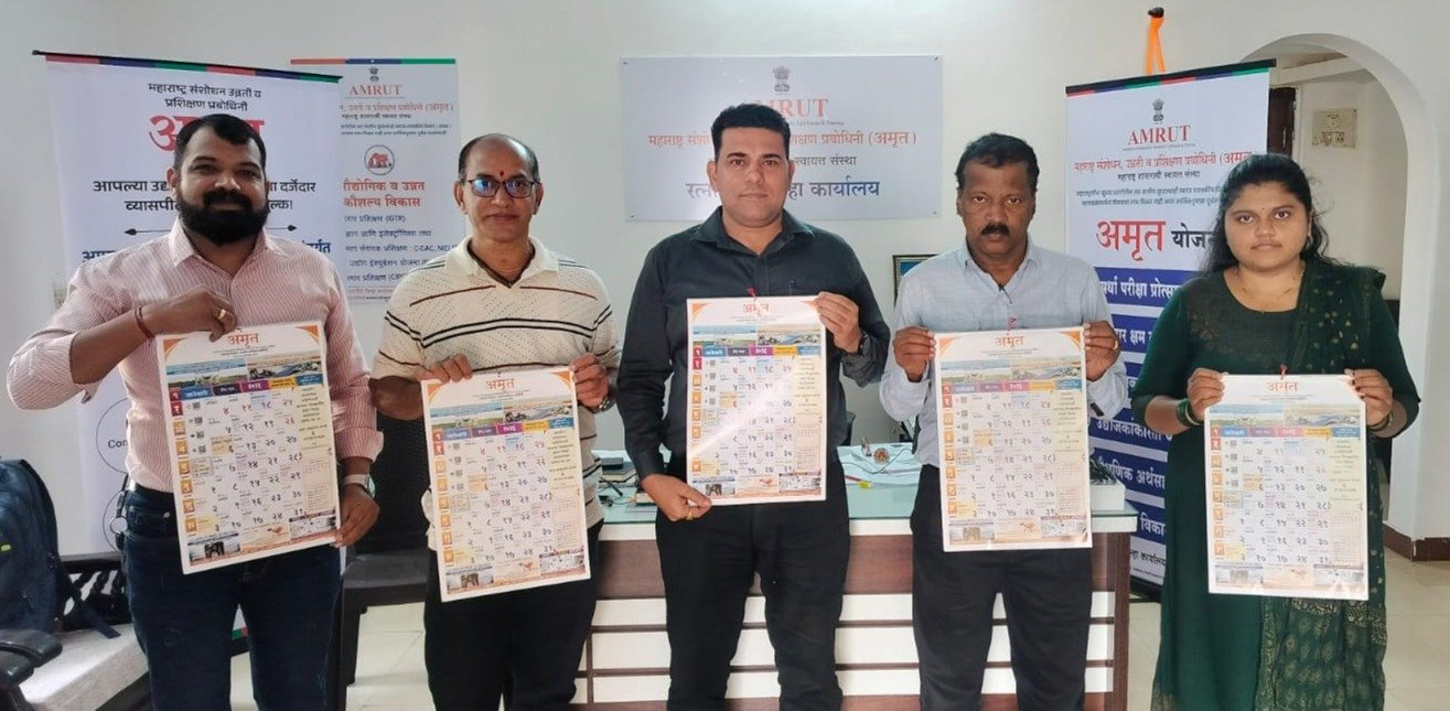 अमृत संस्थेच्या अनोख्या दिनदर्शिकेचे रत्नागिरीत वितरण अतिरिक्त फोटो