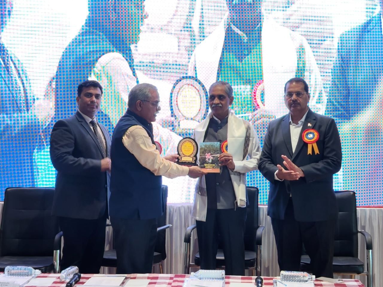 'अमृत'च्या योजनांचा लाभ घेऊन महिलांनी व्हावे स्वावलंबी अतिरिक्त फोटो