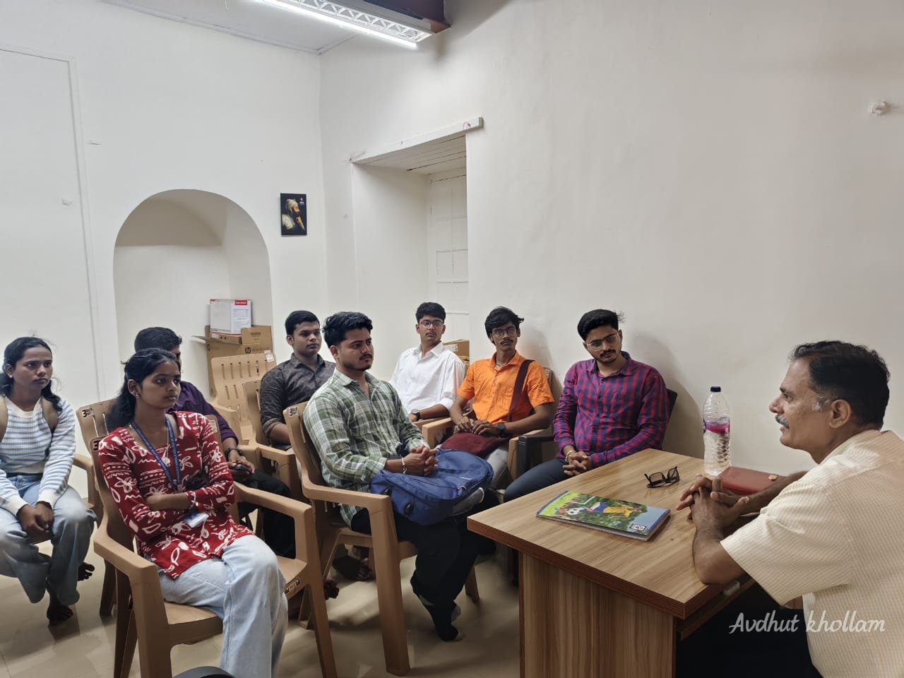 अमृत सांगली जिल्हा कार्यालयातर्फे संवाद सेतू उपक्रमातून विद्यार्थ्यांची अप्पर तहसीलदार कार्यालय व सेतू कार्यालयाला भेट अतिरिक्त फोटो