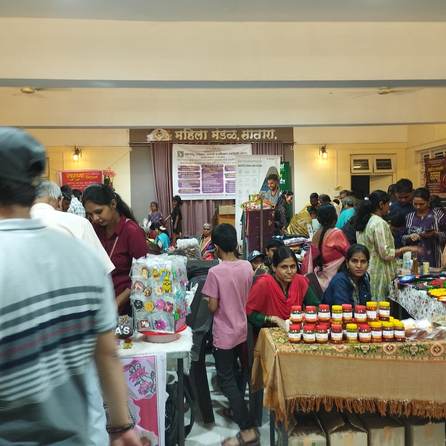 अमृतपेठ थेट बाजारपेठ प्रदर्शनाला सातारकरांचा उत्स्फूर्त प्रतिसाद अतिरिक्त फोटो