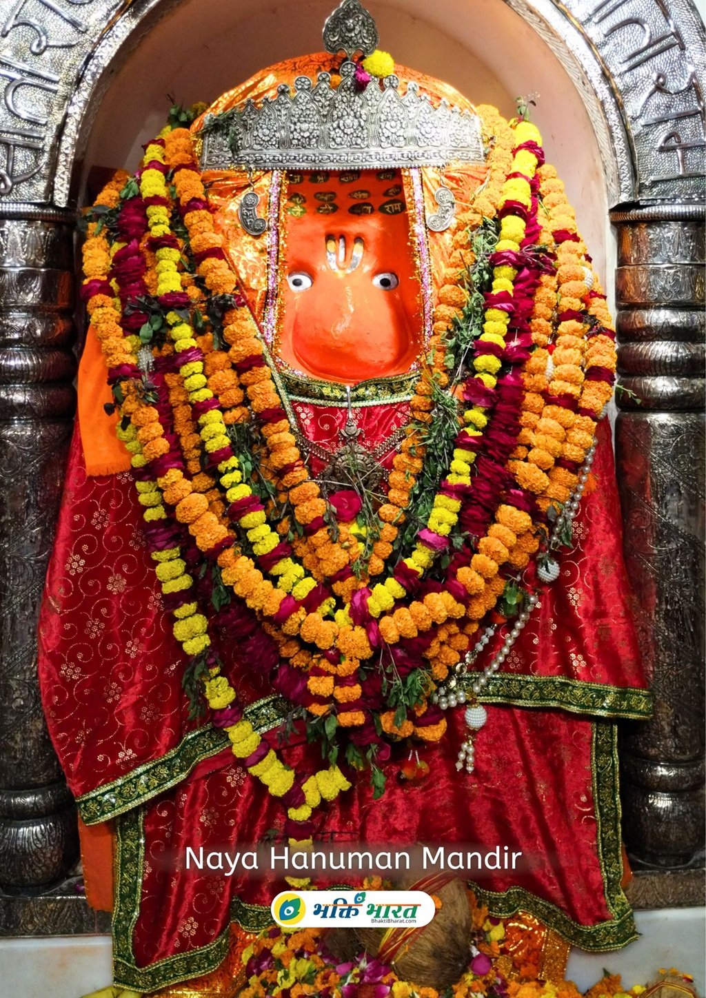 वर्षातून दोनदाच दरवाजे उघडणारे सोलापूरमधील हनुमान मंदिर