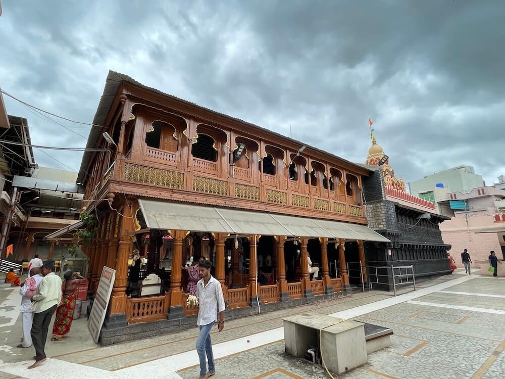 सोलापूरच्या द्वादशी क्षेत्रातील भगवंत मंदिर