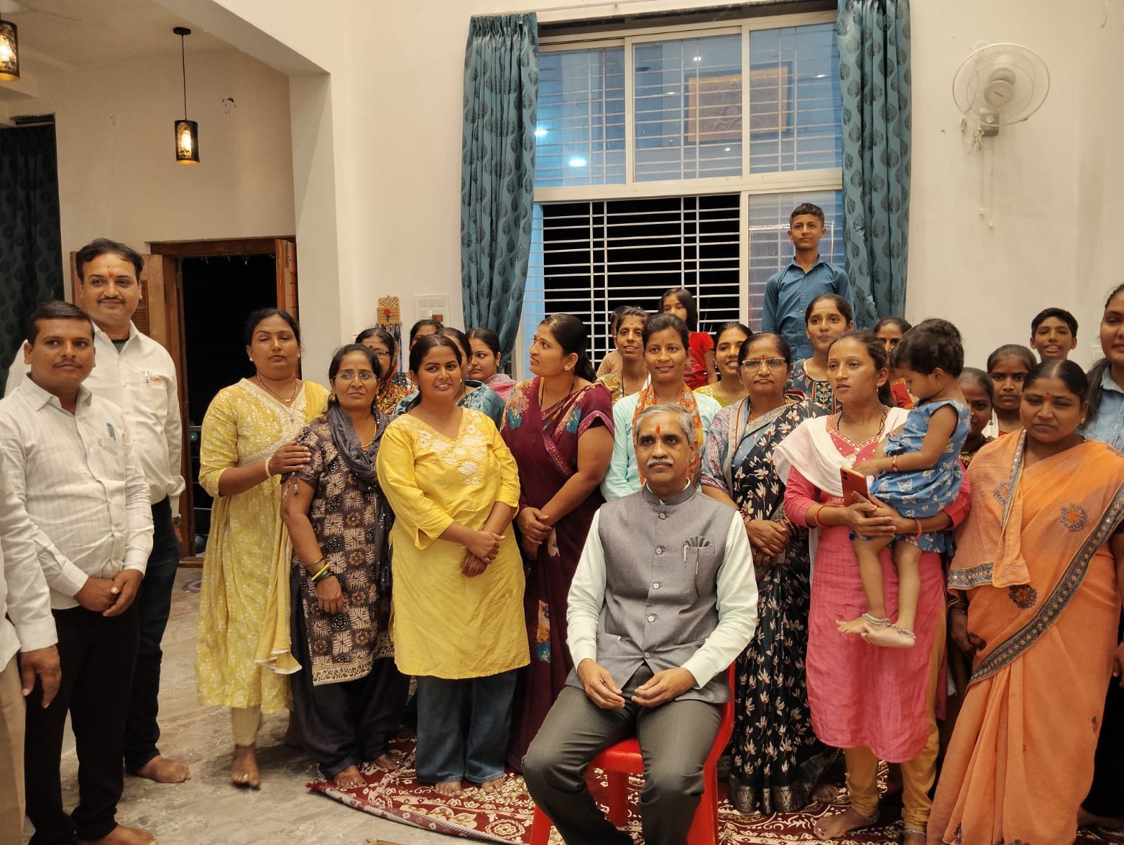 सोलापूर मध्ये ' अमृत'च्या योजनांमुळे सोलापुरातील लिंगायत समाजात नवचैतन्य; मा. विजय जोशी यांची जुळे सोलापुरात बैठक अतिरिक्त फोटो