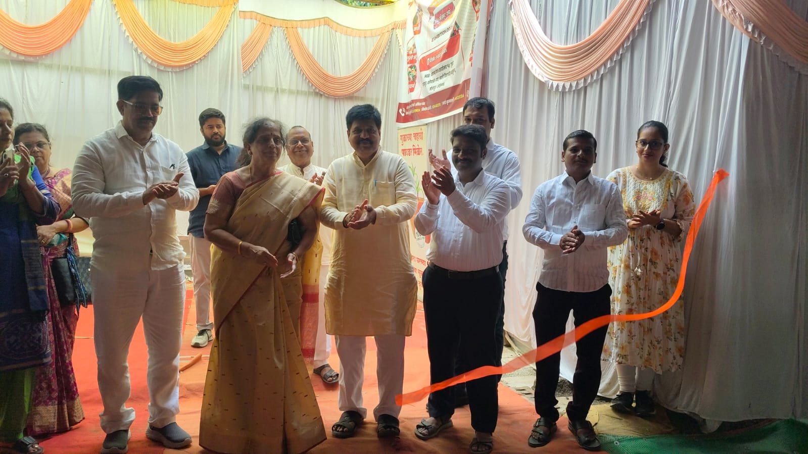 सोलापुरात 'अमृत पेठ थेट बाजारपेठ' प्रदर्शनाचे दिमाखात उद्घाटन ! अतिरिक्त फोटो
