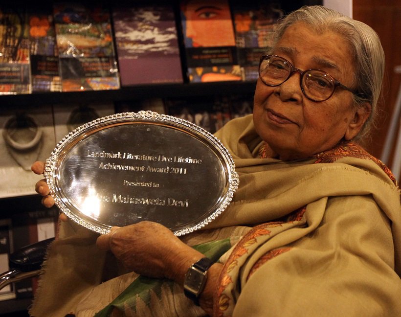 महाश्वेता देवी : लेखणीच्या माध्यमातून वंचितांच्या संघर्षाला आवाज देणाऱ्या साहित्यिका अतिरिक्त फोटो