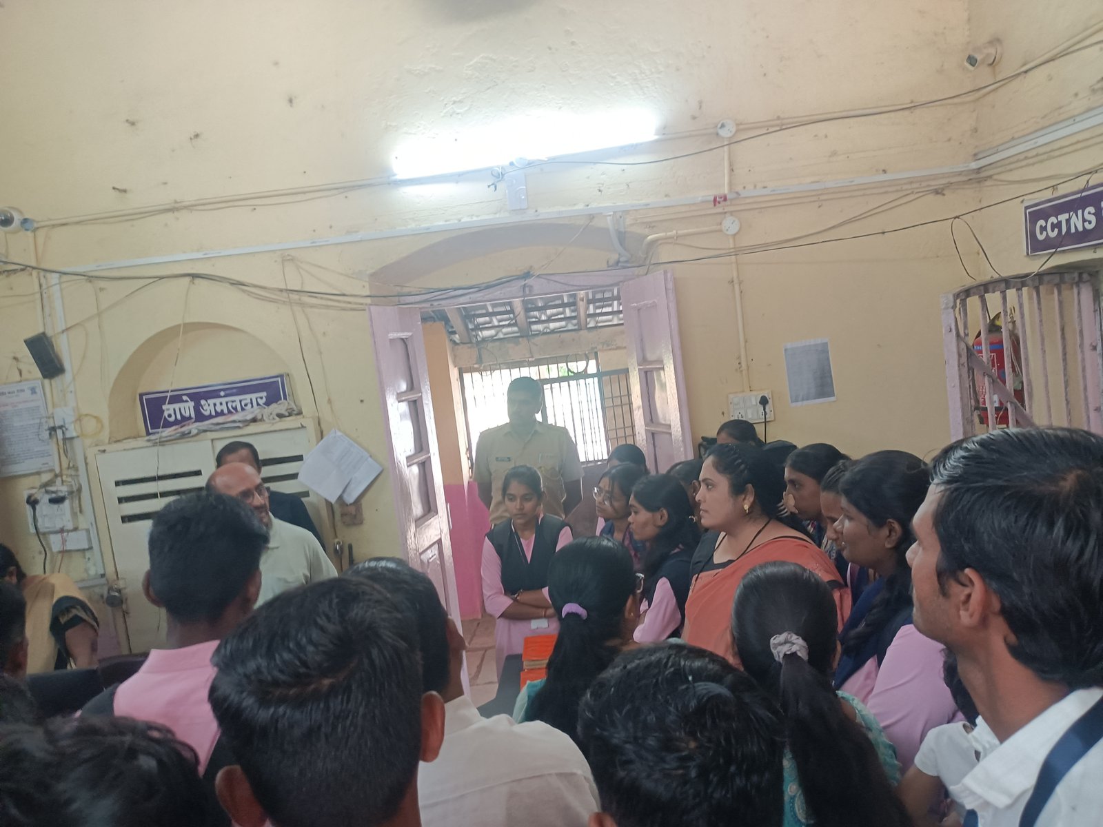 ‘अमृत संवाद सेतू’च्या माध्यमातून विद्यार्थ्यांना प्रशासनाची ओळख; रिसोड पोलीस ठाण्यात उपक्रम उत्साहात