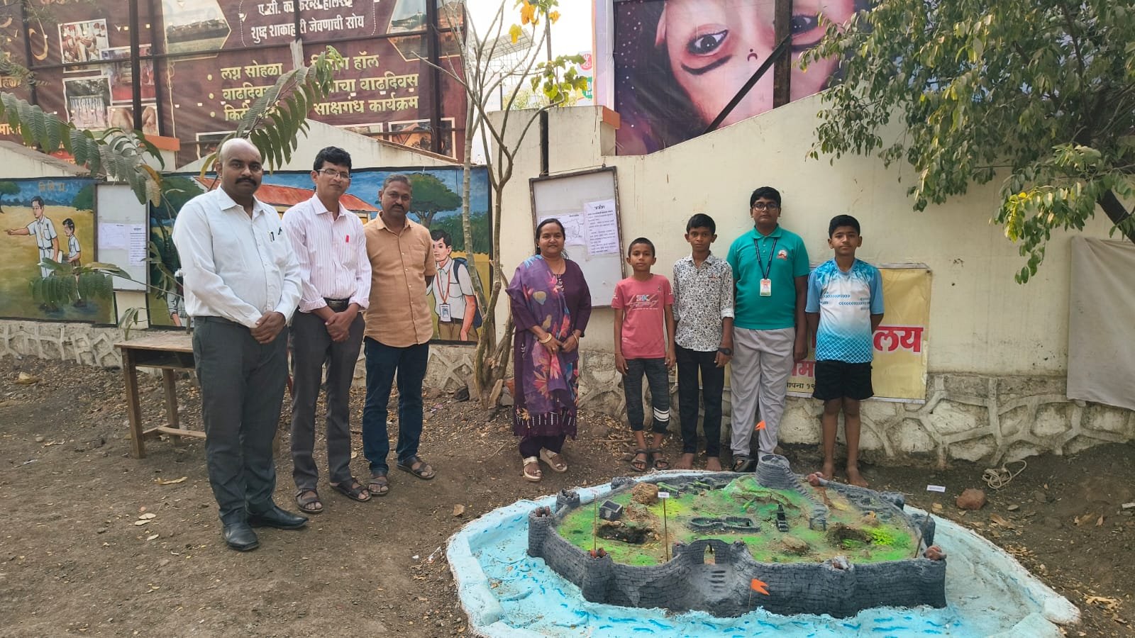 शिवजयंतीनिमित्त यवतमाळच्या विवेकानंद विद्यालयातील विद्यार्थ्यांनी घडवल्या दुर्गांच्या प्रतिकृती