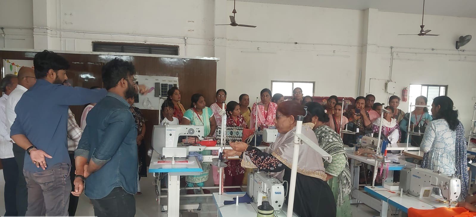 यवतमाळमध्ये ड्रेस डिझायनिंग प्रशिक्षणार्थ्यांनी औद्योगिक भेटीतून मिळवला प्रत्यक्ष अनुभव अतिरिक्त फोटो